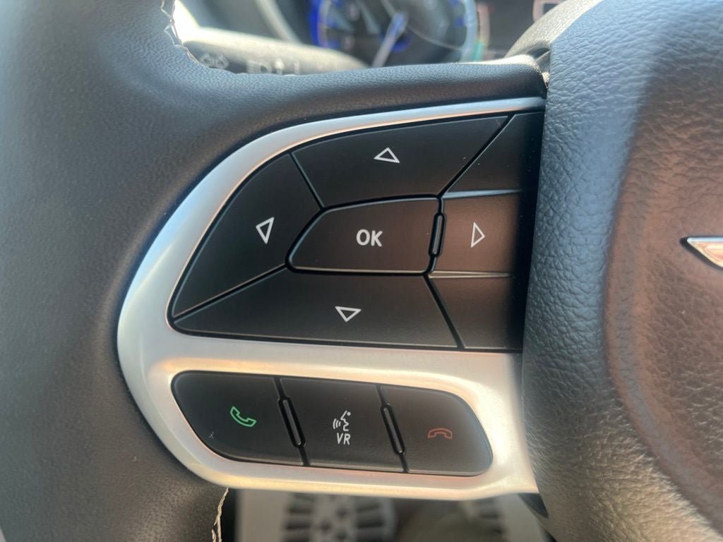 Used 2024 Chrysler Pacifica Touring-L FWD image 28