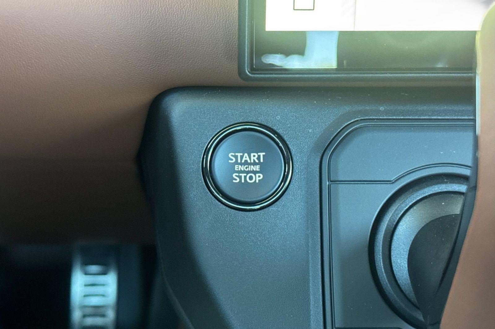 New 2026 Land Rover Defender 110 OCTA AWD/4WD image 17