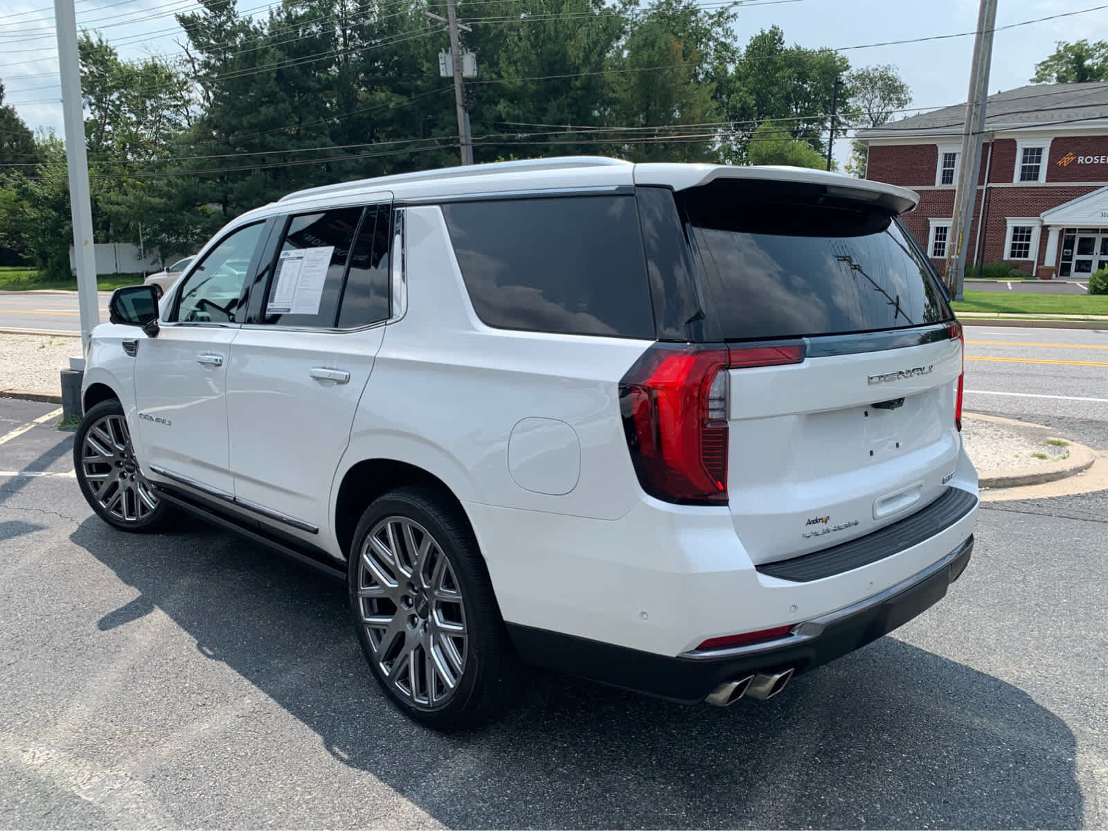 Used 2025 GMC Yukon Denali Ultimate AWD/4WD image 4