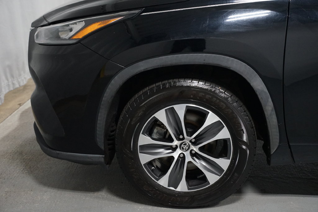 Used 2020 Toyota Highlander XLE FWD image 5