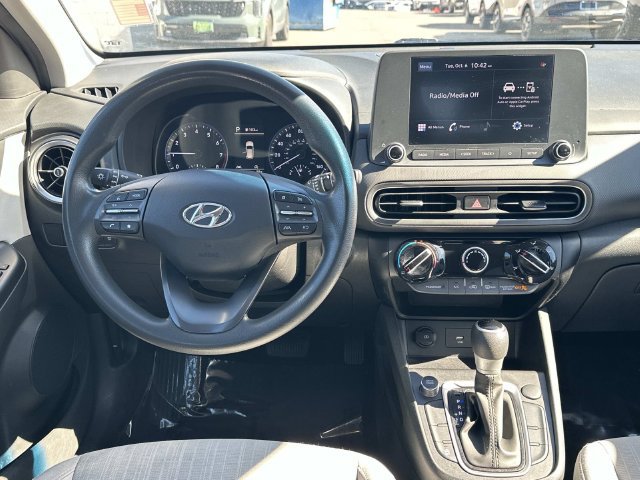 Used 2023 Hyundai Kona SEL FWD image 2