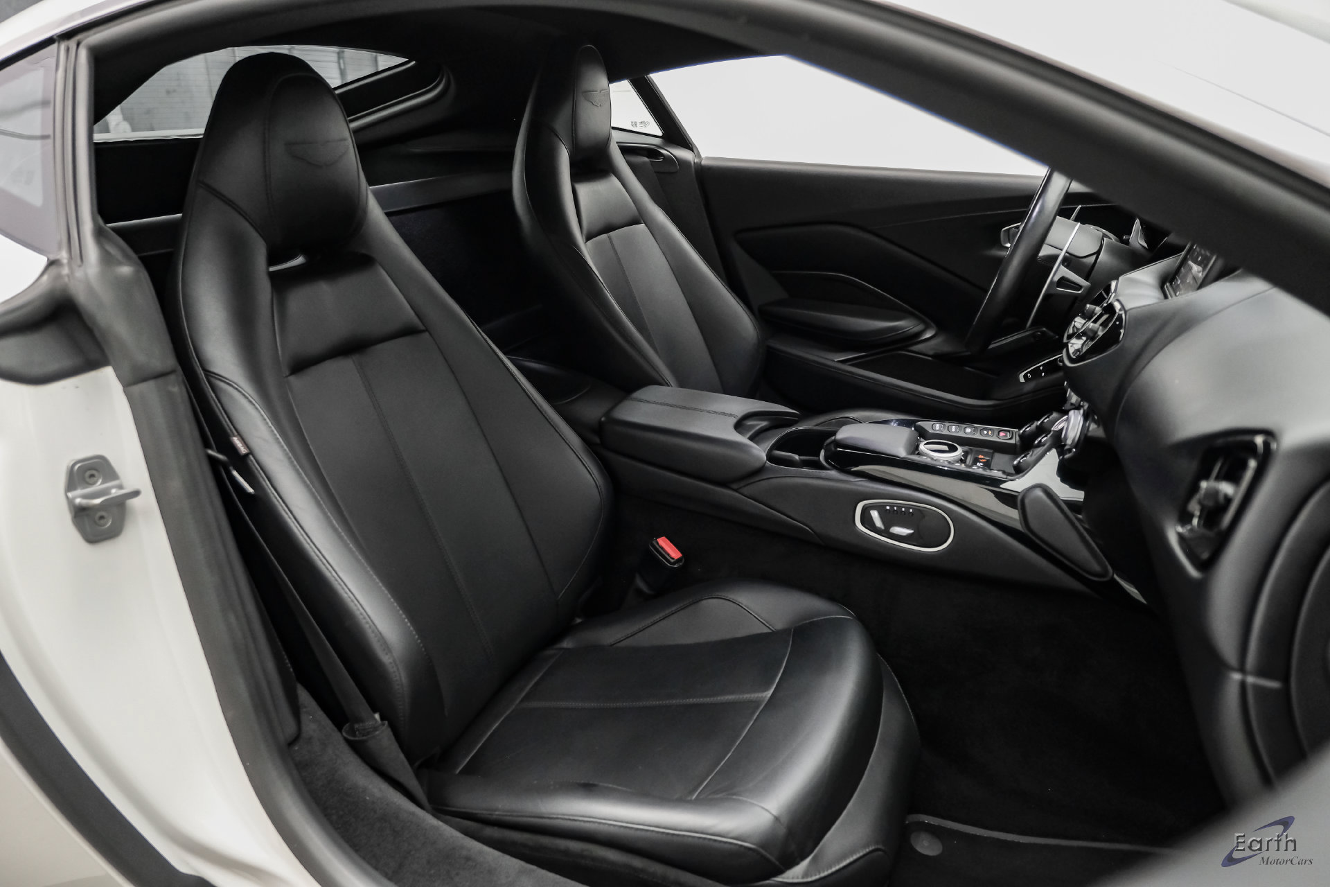 Used 2022 Aston Martin V8 Vantage Coupe RWD image 51
