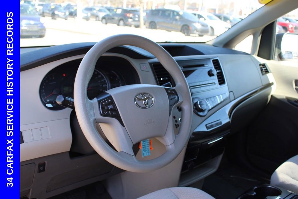 Used 2013 Toyota Sienna LE w/ Towing Pkg image 16