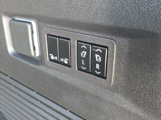 Used 2024 GMC Yukon Denali Ultimate image 13