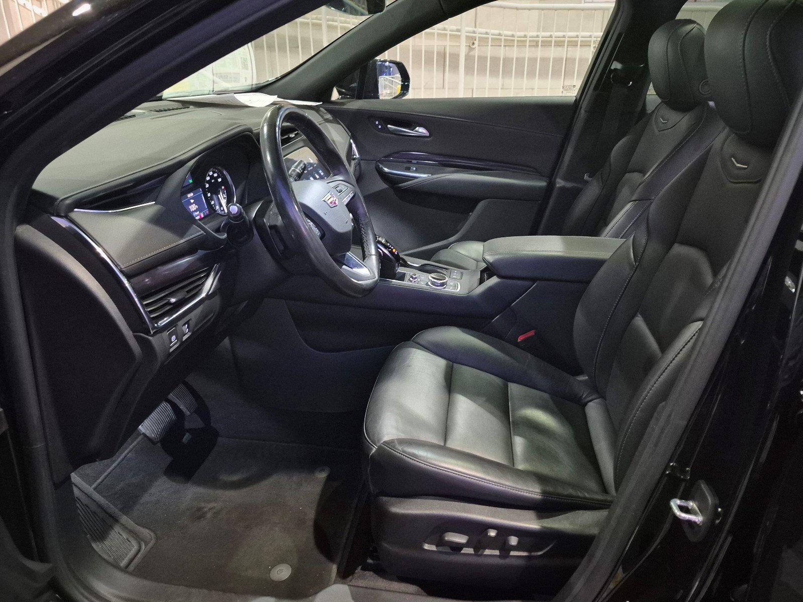 Certified 2023 Cadillac XT4 Luxury w/ Cold Weather Package image 25