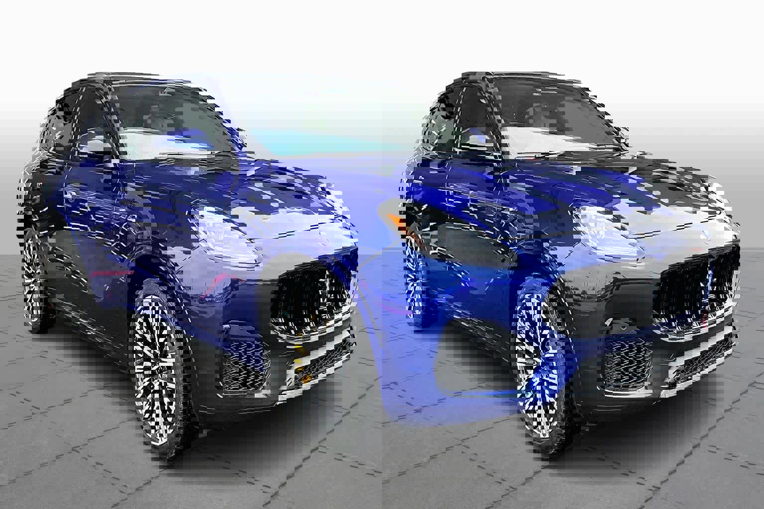 Used 2024 Maserati Grecale Modena image 3