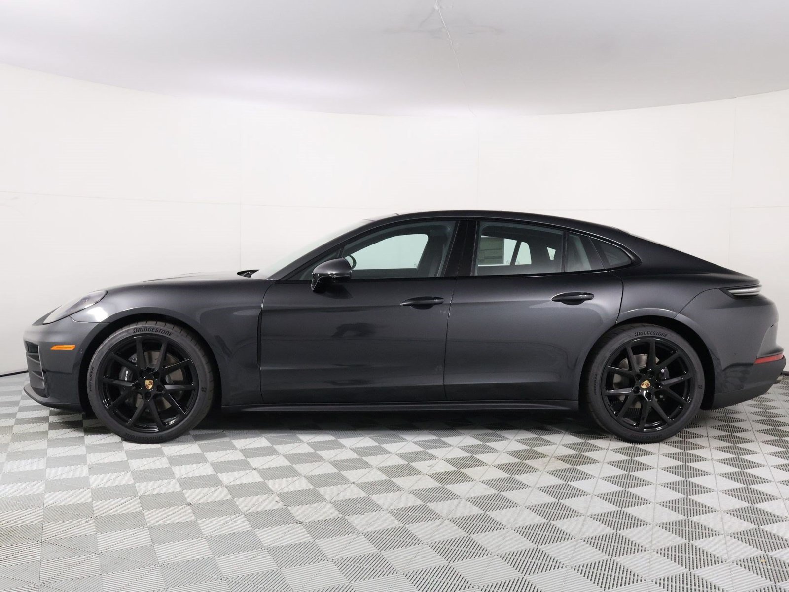 New 2026 Porsche Panamera RWD image 2