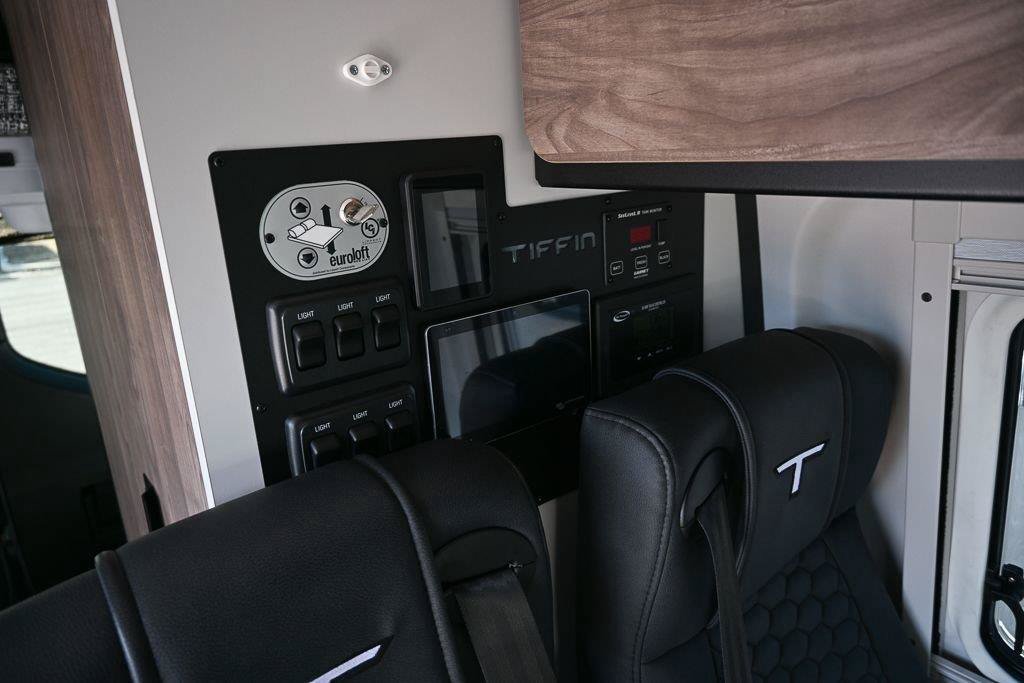 Used 2023 Mercedes-Benz Sprinter 2500 image 2