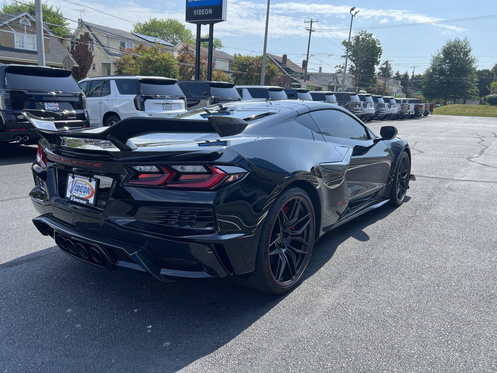 Used 2023 Chevrolet Corvette Z06 w/ Z07 Performance Package RWD image 7