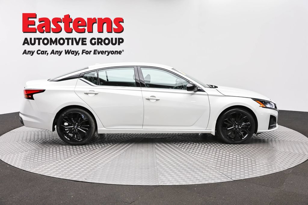 Used 2023 Nissan Altima 2.5 SR FWD image 4
