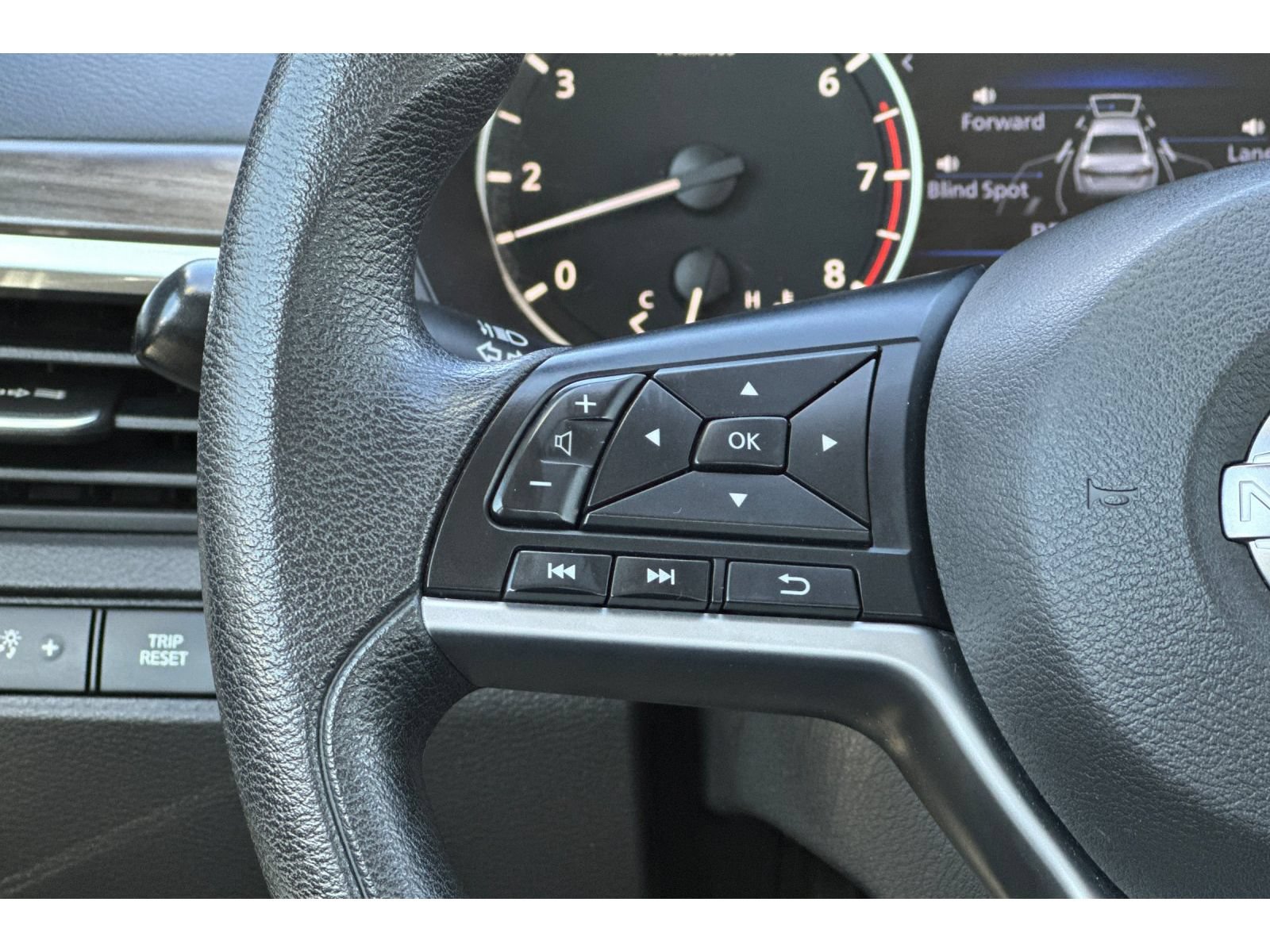 Used 2023 Nissan Altima 2.5 SV FWD image 35
