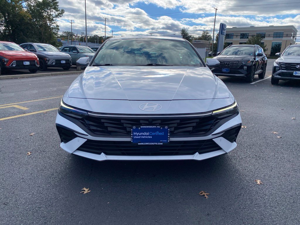 Certified 2024 Hyundai Elantra Limited FWD image 3