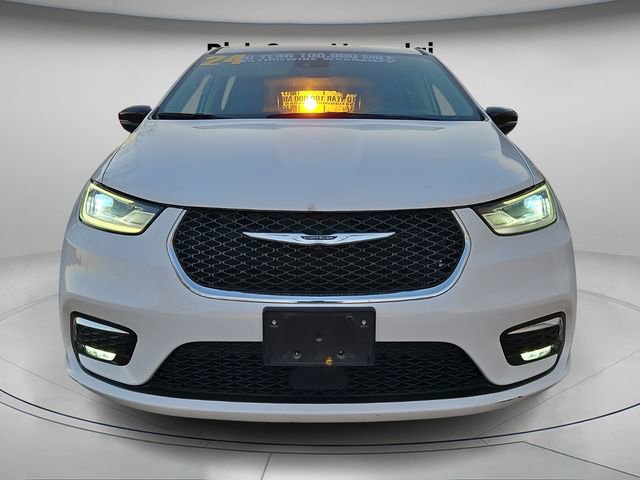 Used 2024 Chrysler Pacifica Touring-L image 5