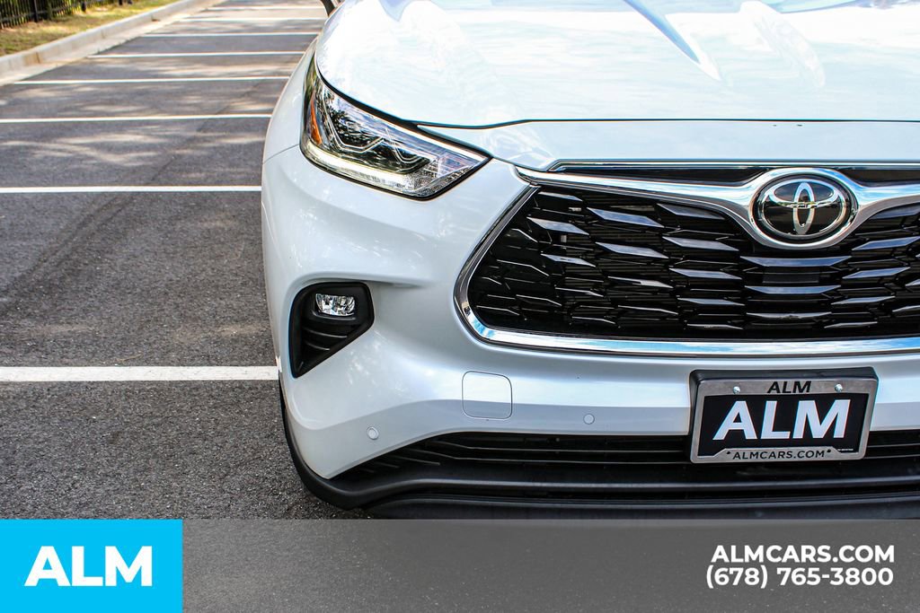 Used 2024 Toyota Highlander Limited image 12