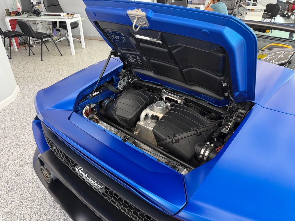 Used 2022 Lamborghini Huracan EVO RWD image 22