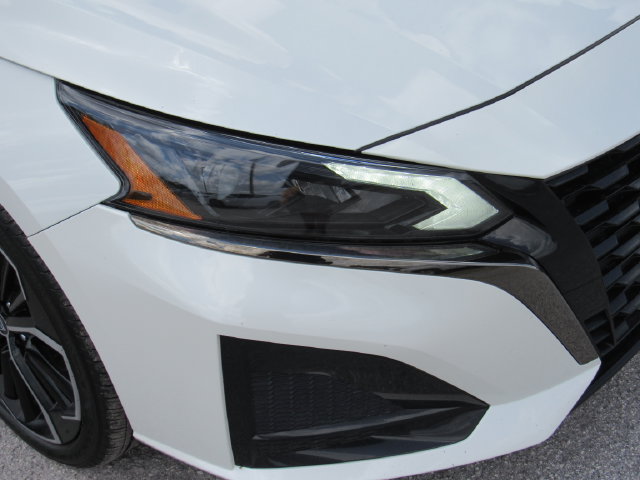 Used 2024 Nissan Altima 2.5 SR FWD image 8