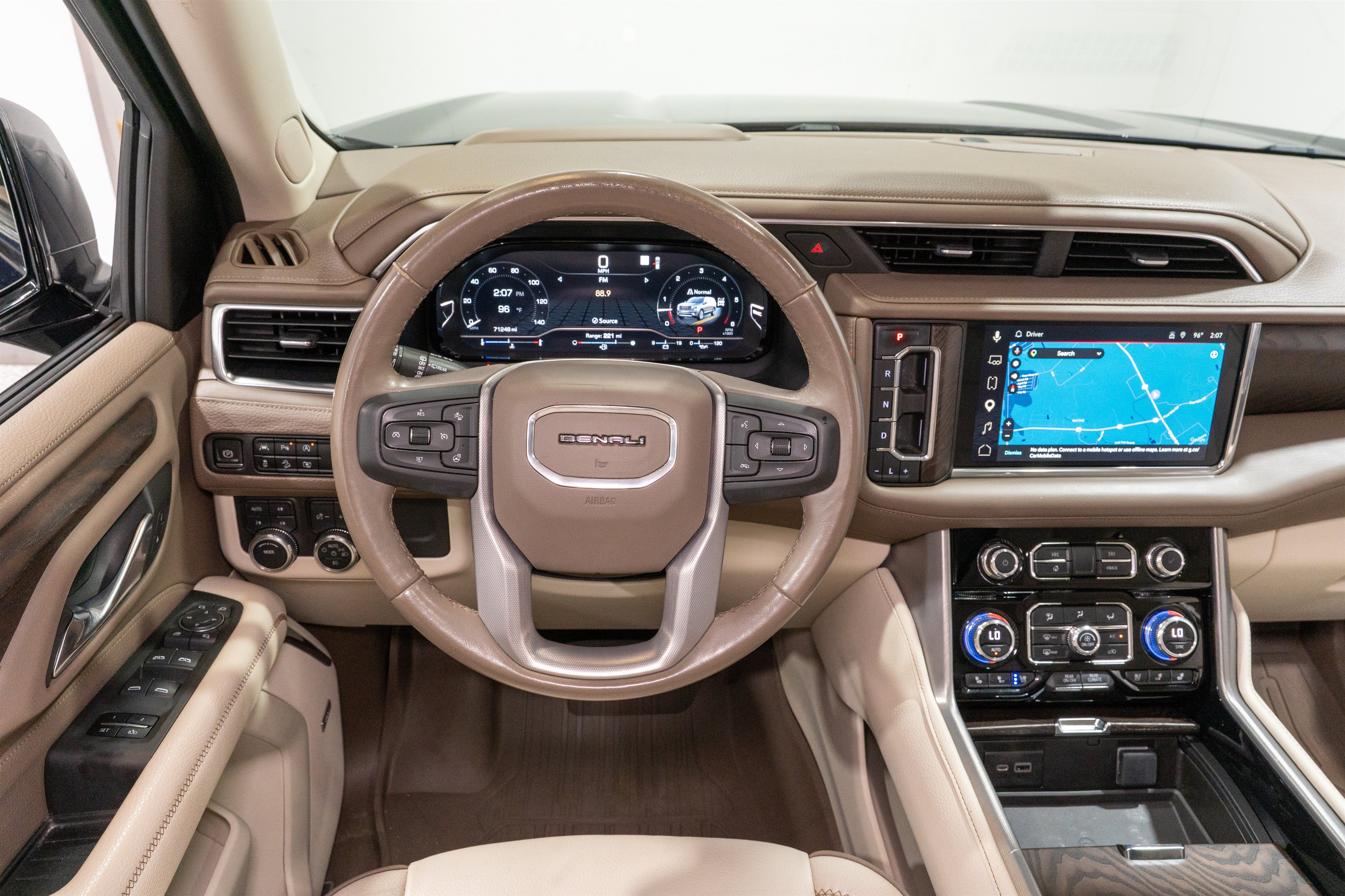 Used 2023 GMC Yukon Denali AWD/4WD image 12