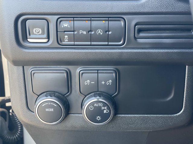 Used 2024 Chevrolet Suburban LT RWD image 18