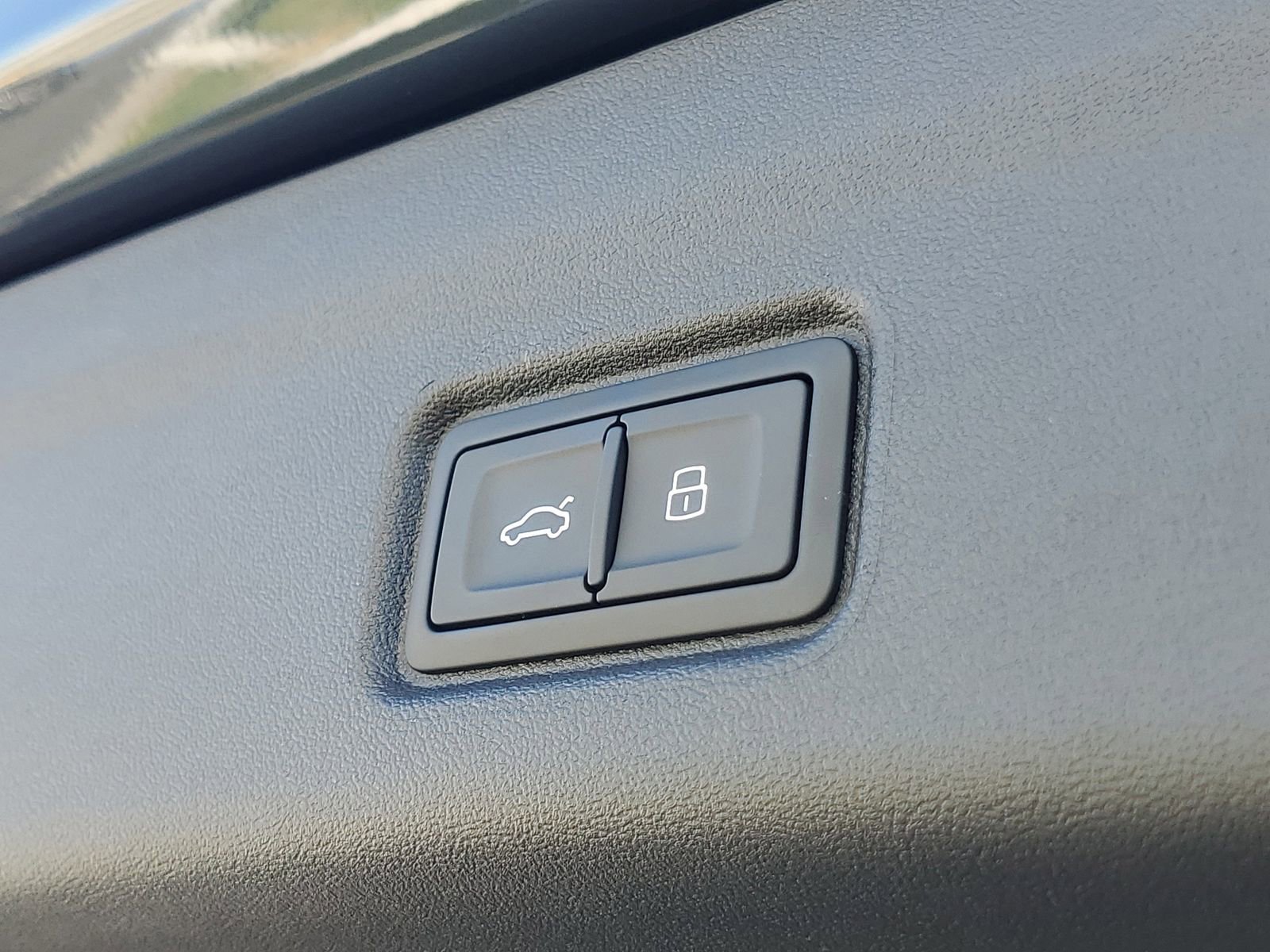 New 2025 Audi Q6 e-tron Premium image 10