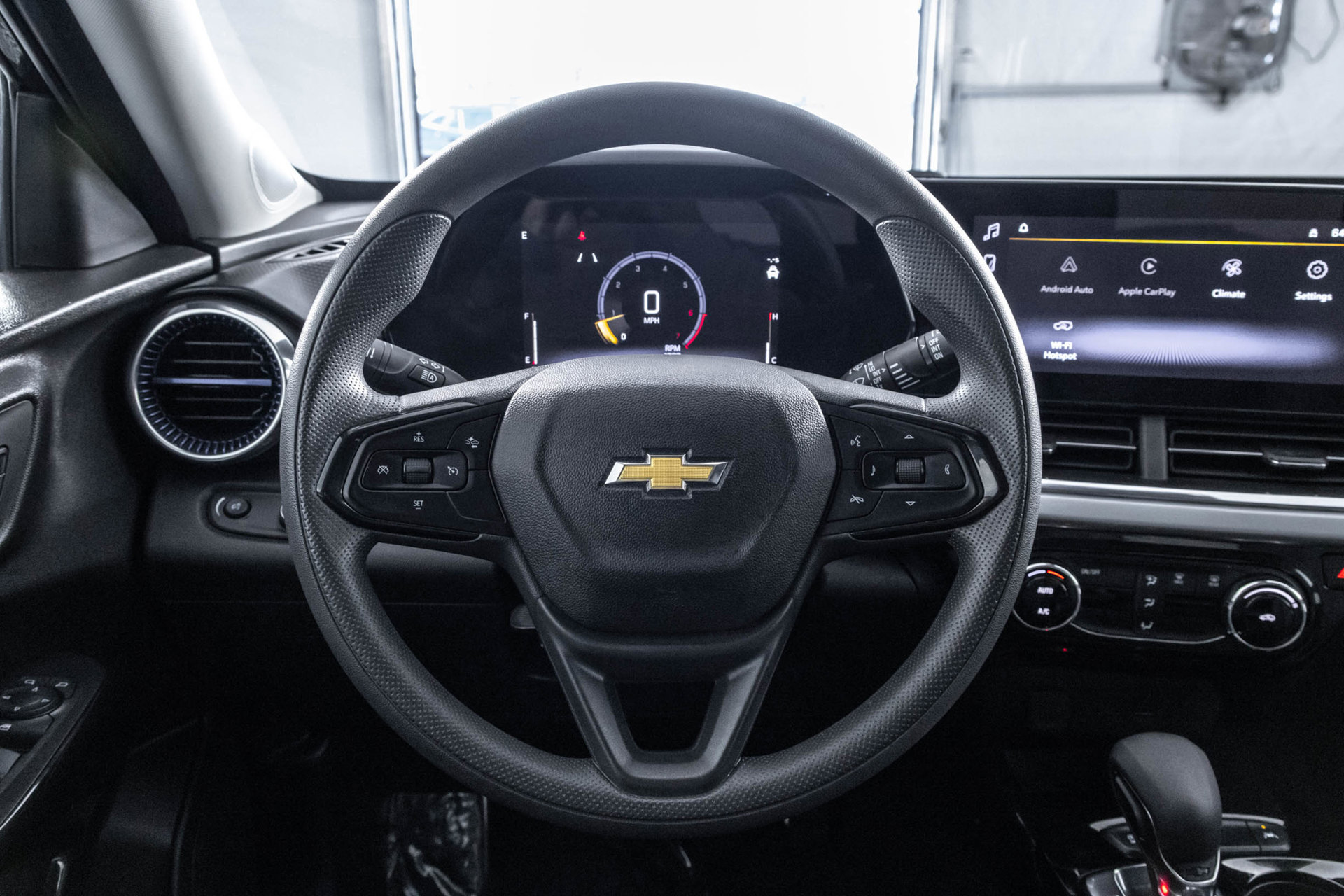 Used 2025 Chevrolet Trax LT FWD image 27