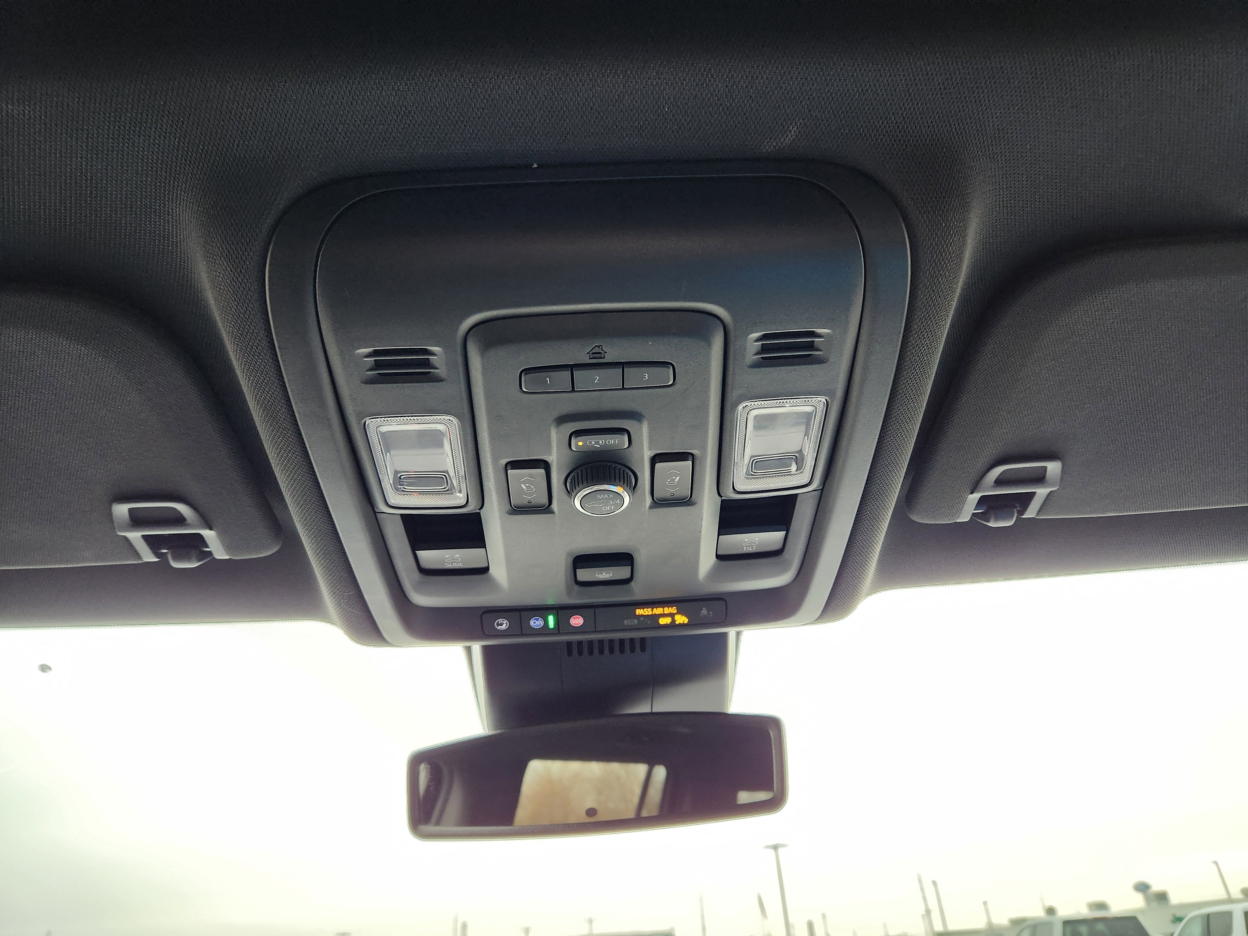 Used 2023 GMC Yukon XL SLT w/ SLT Luxury Package image 16