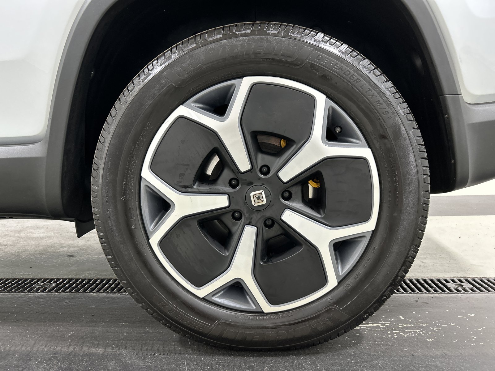 Used 2024 Rivian R1S Adventure AWD/4WD image 10