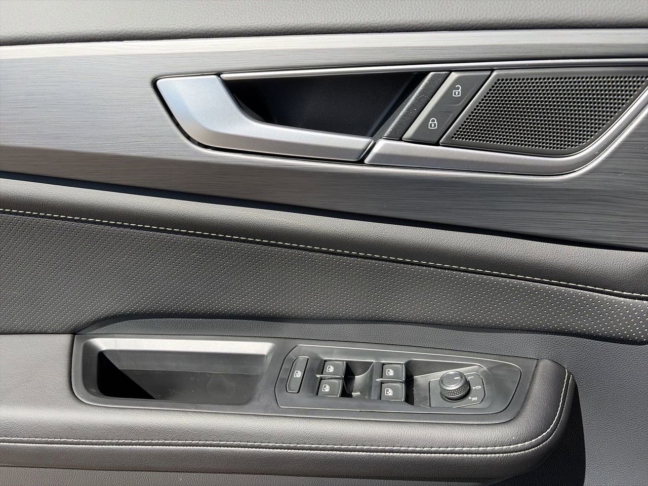 New 2026 Volkswagen Atlas Cross Sport SE AWD/4WD image 17