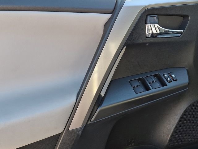 Used 2017 Toyota RAV4 XLE image 18