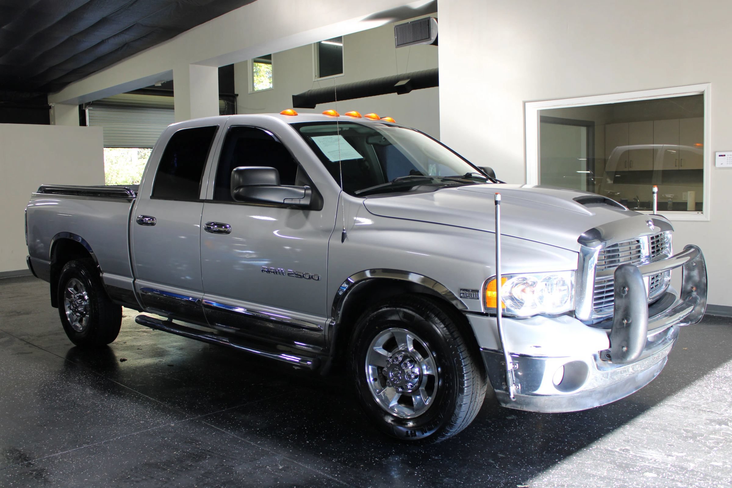 Used 2005 Dodge Ram 2500 Truck SLT RWD image 2