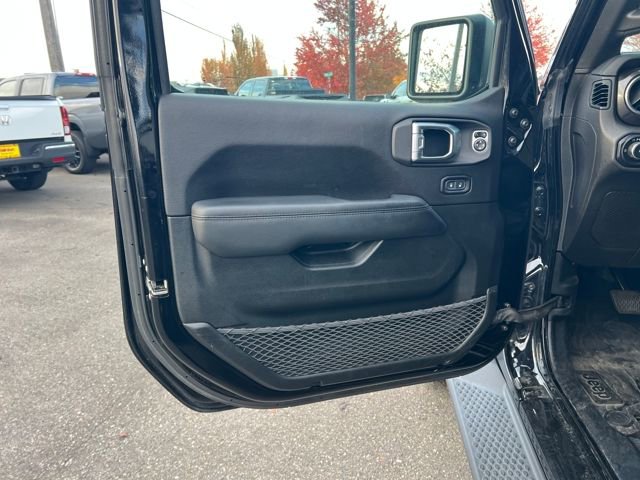 Used 2019 Jeep Wrangler Unlimited Sahara image 18