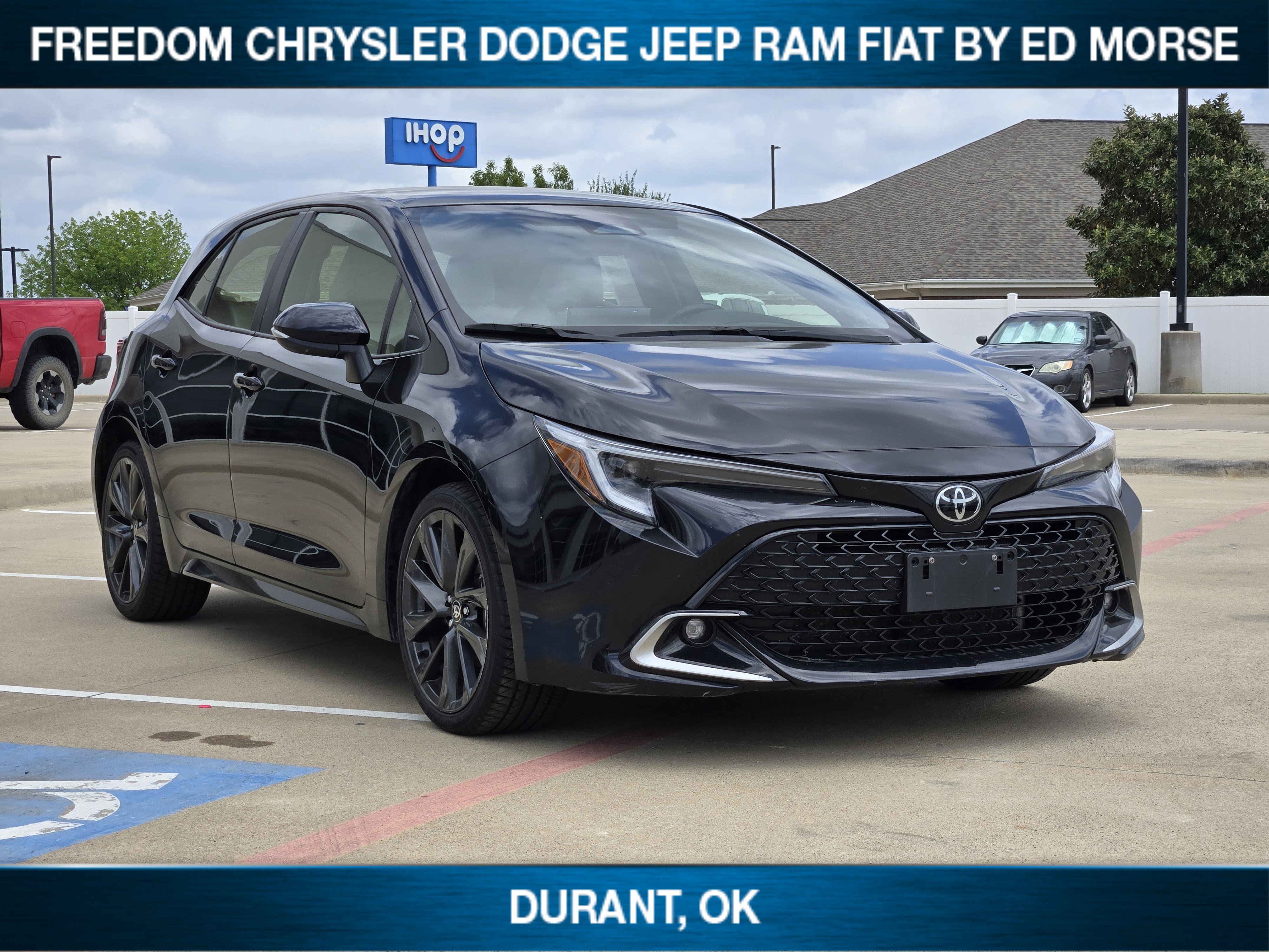 Used 2024 Toyota Corolla XSE FWD image 2