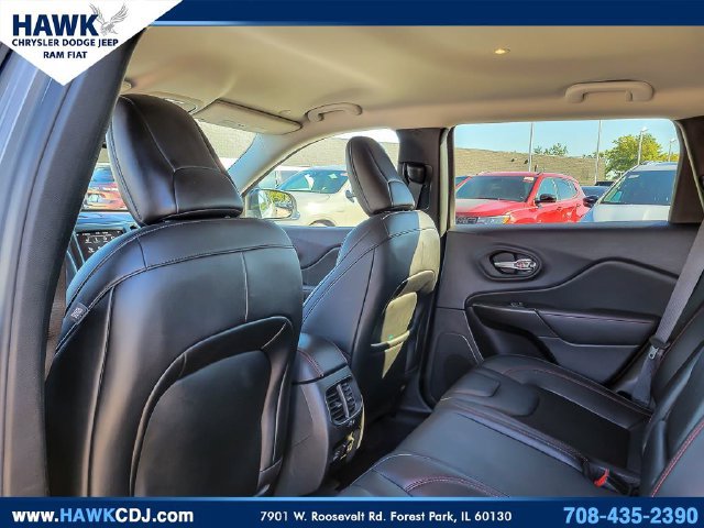 Used 2022 Jeep Cherokee Trailhawk w/ Technology Group B AWD/4WD image 11