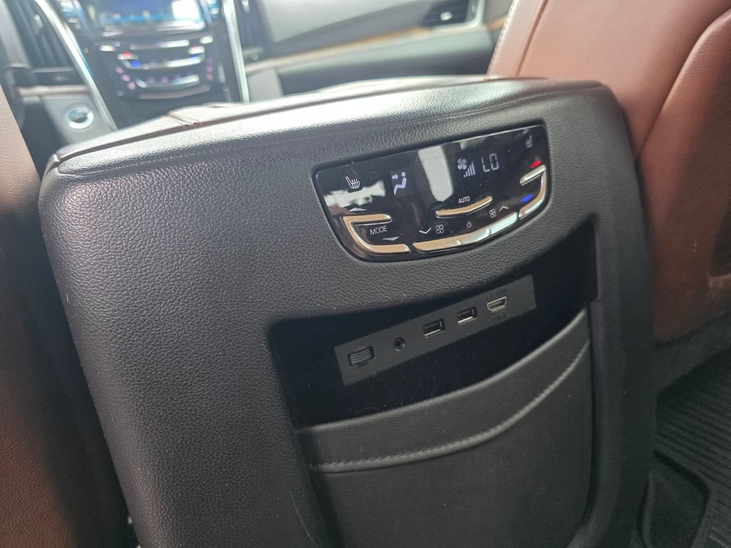 Used 2018 Cadillac Escalade Premium Luxury AWD/4WD image 17
