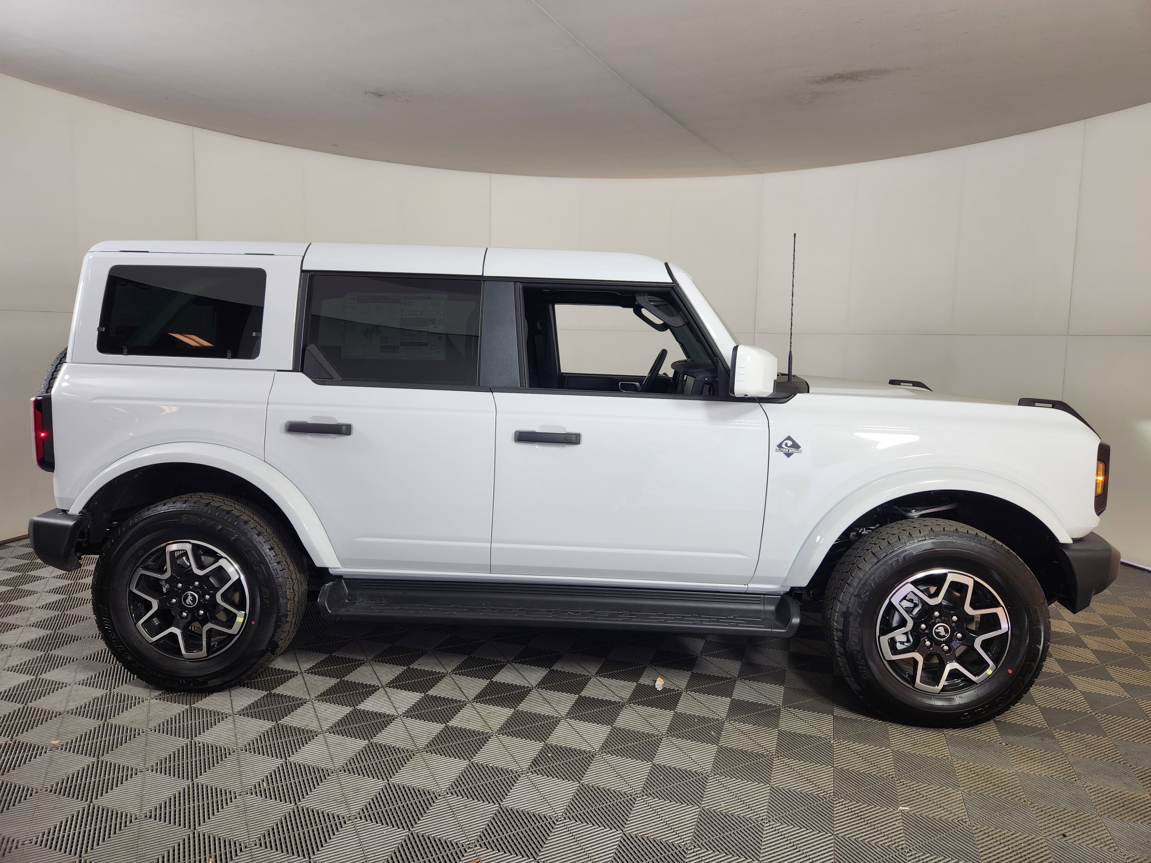 New 2026 Ford Bronco Outer Banks image 8