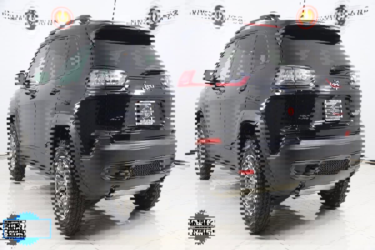 Used 2022 Jeep Cherokee Trailhawk image 4