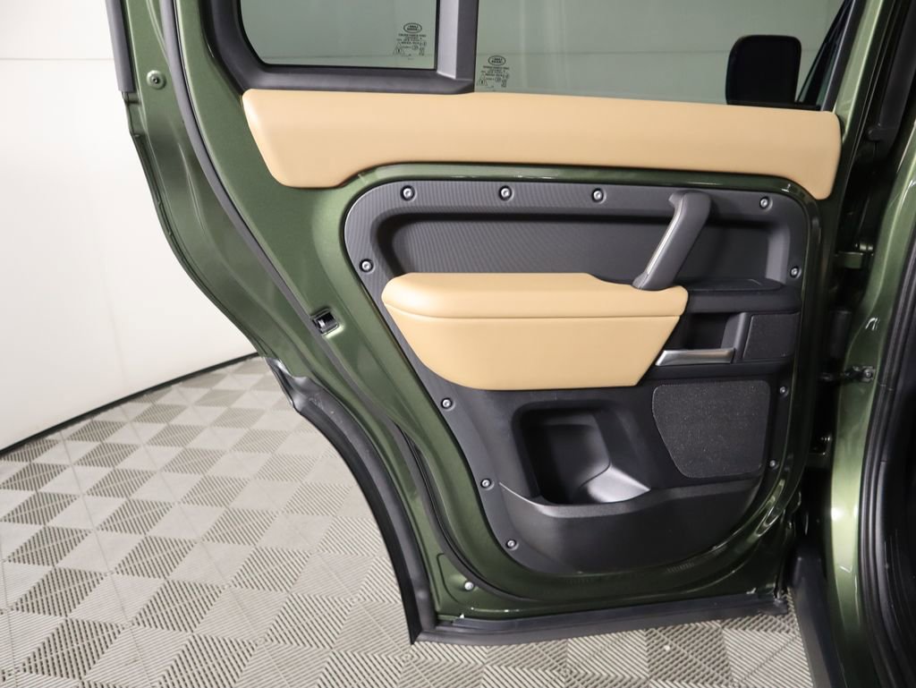 New 2026 Land Rover Defender 110 X-Dynamic SE image 28