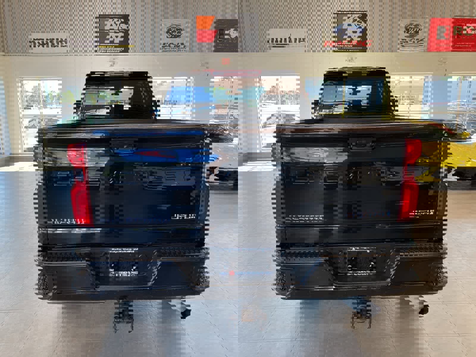 Used 2021 Chevrolet Silverado 2500 Custom w/ Custom Value Package image 6