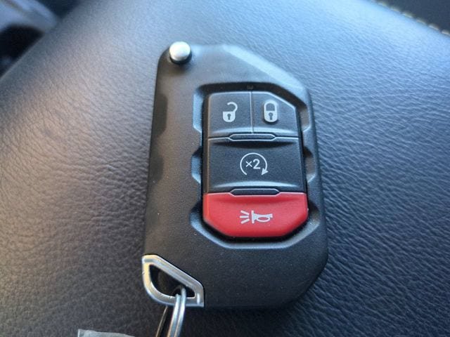 Used 2024 Jeep Wrangler Unlimited Sahara AWD/4WD image 28