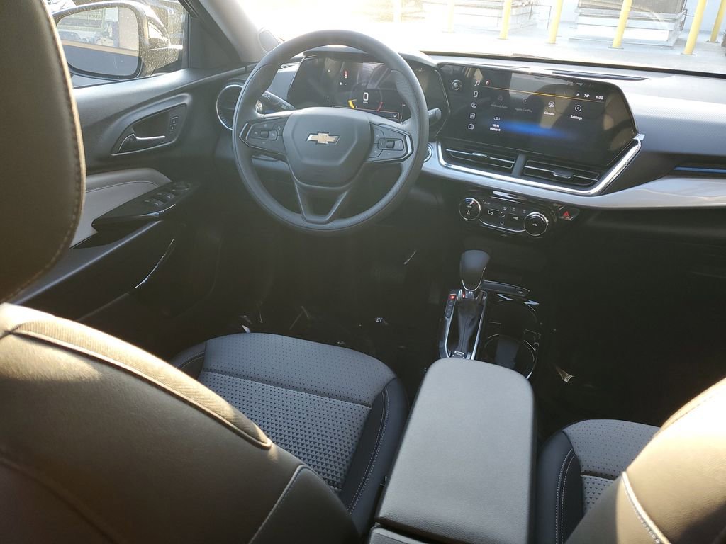 New 2026 Chevrolet Trax LT image 8