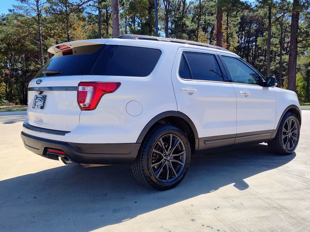 Used 2018 Ford Explorer XLT w/ Equipment Group 202A image 9