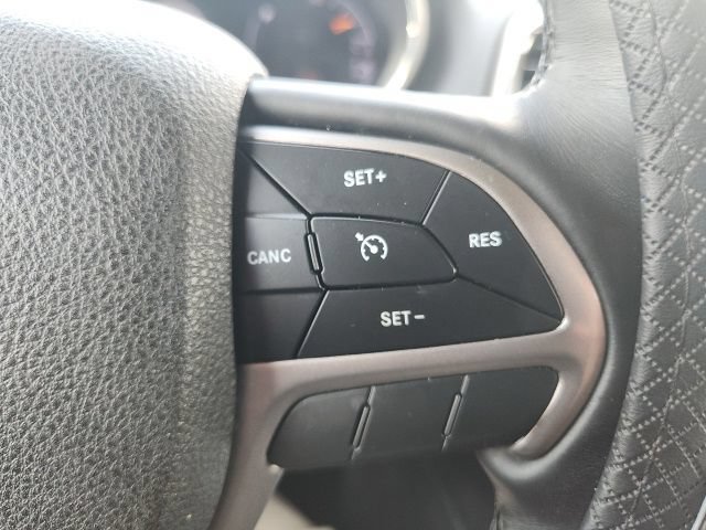 Used 2018 Jeep Grand Cherokee Altitude RWD image 38