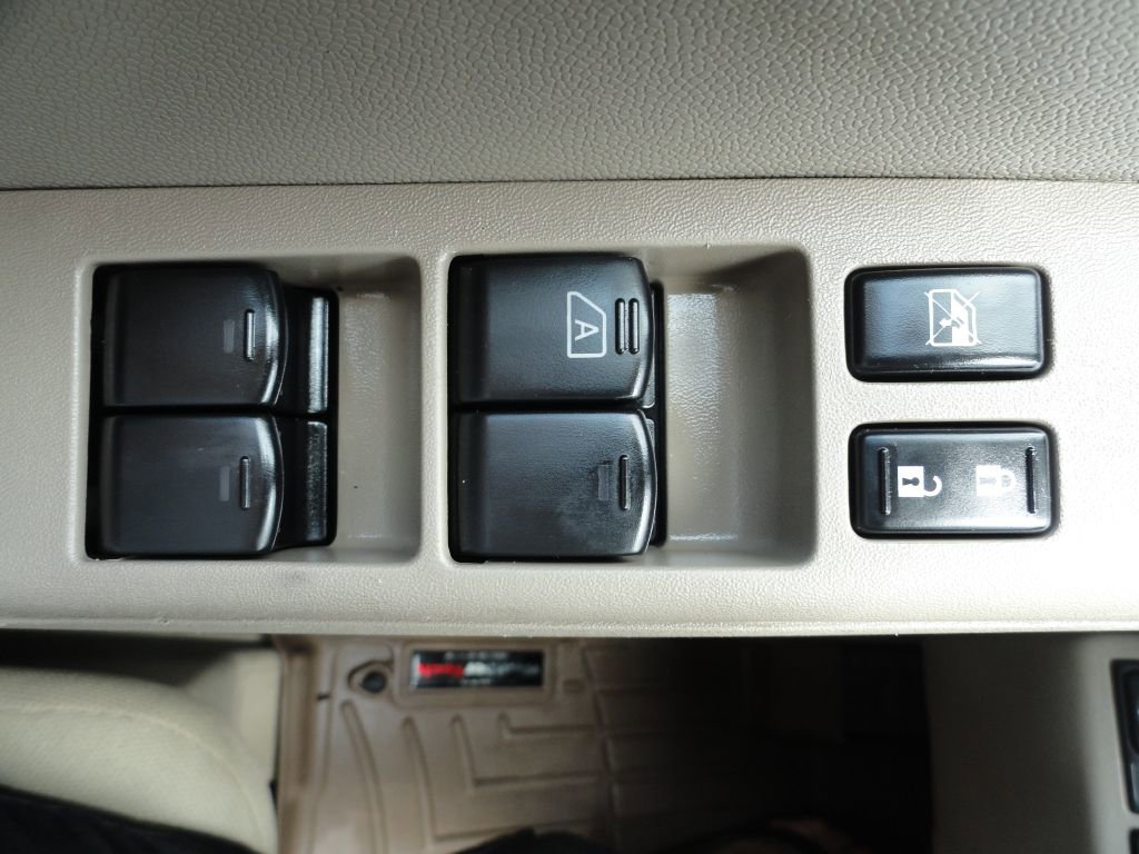 Used 2010 Nissan Frontier SE RWD image 17