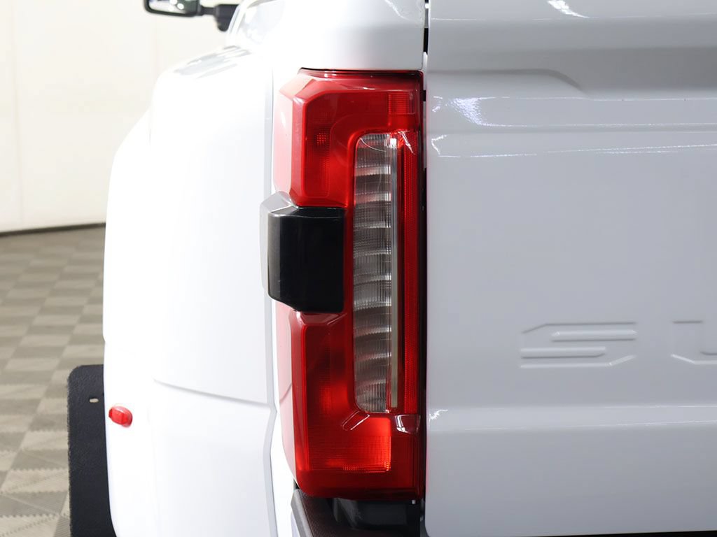 Used 2023 Ford F450 Lariat w/ Lariat Ultimate Package AWD/4WD image 19