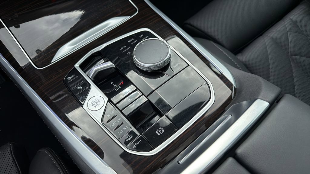 Certified 2025 BMW X5 xDrive40i w/ Parking Assistance Package image 14