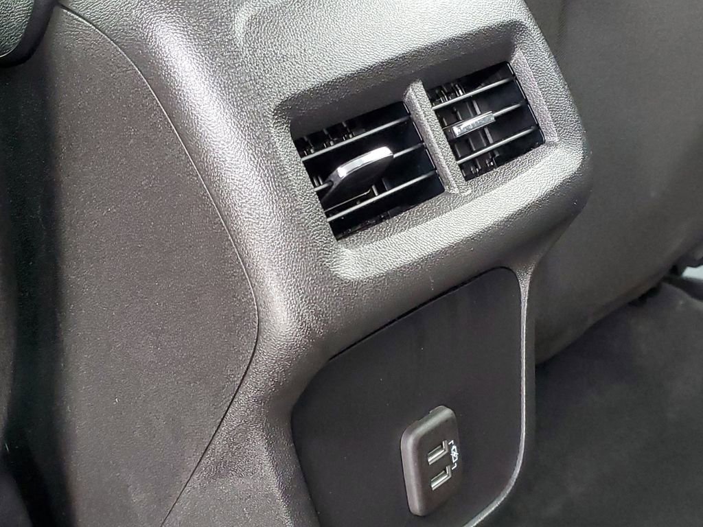 Used 2023 Chevrolet Equinox LT image 30