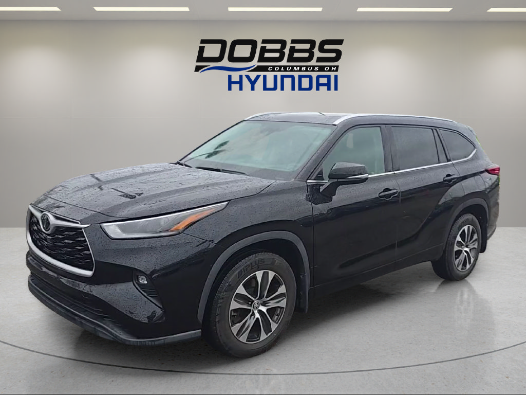 Used 2021 Toyota Highlander XLE AWD/4WD image 1