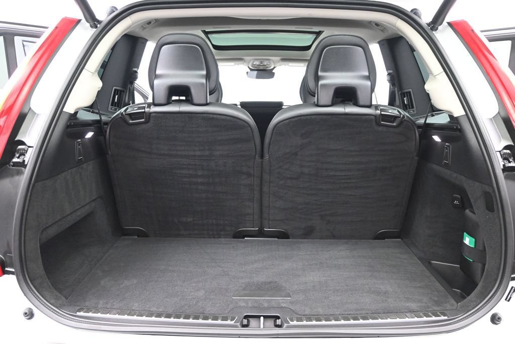 Used 2025 Volvo XC90 T8 Plus w/ Protection Package Premier AWD/4WD image 21