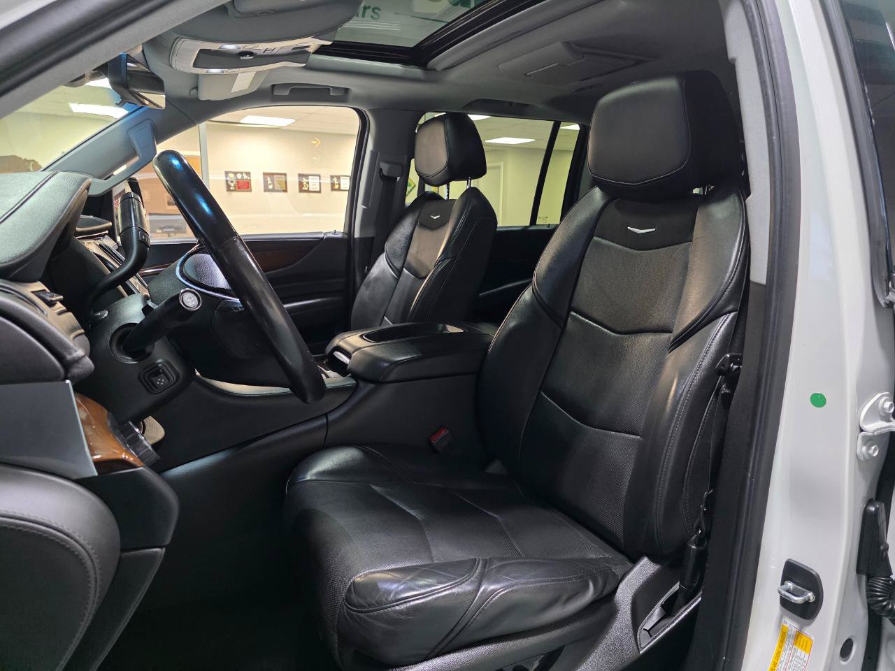 Used 2020 Cadillac Escalade ESV Luxury AWD/4WD image 15