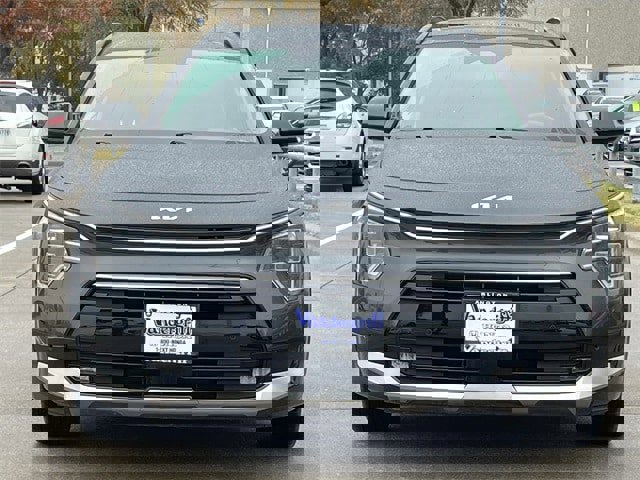 Used 2024 Kia Niro SX Touring image 7