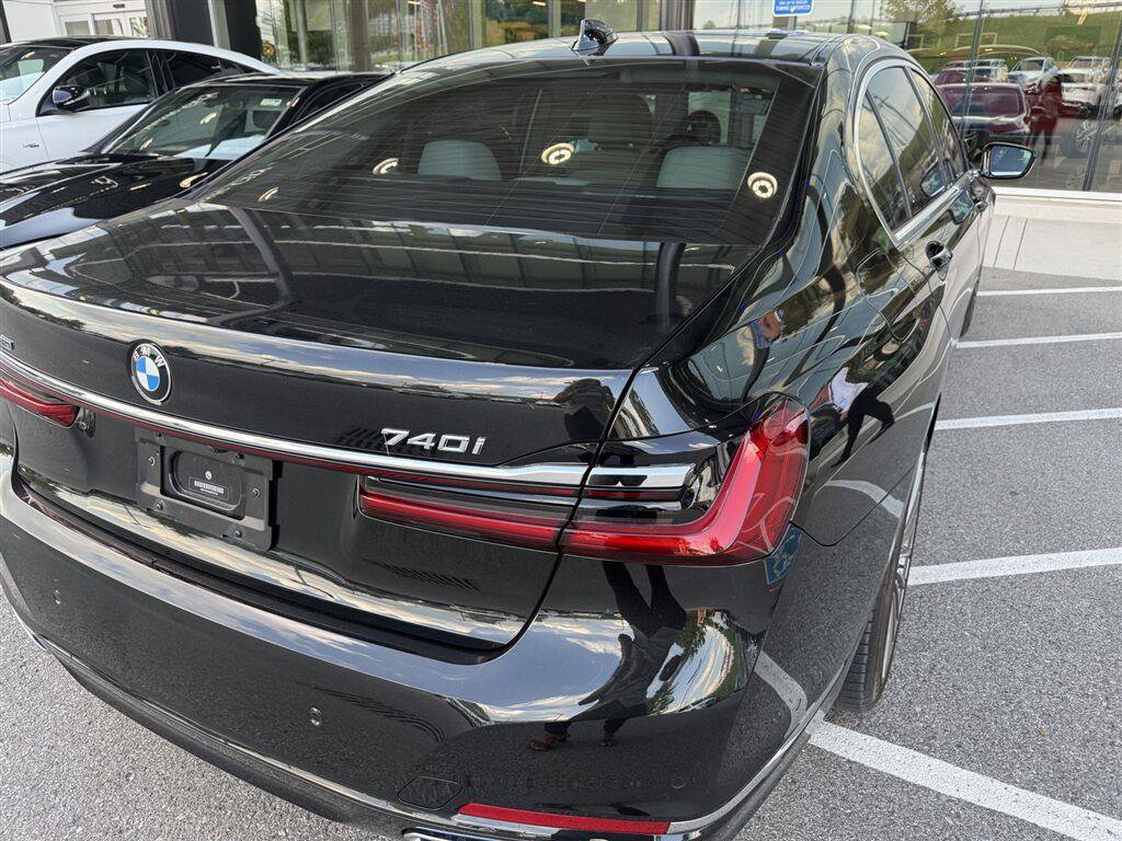 Used 2021 BMW 740i xDrive w/ Premium Package AWD/4WD image 8